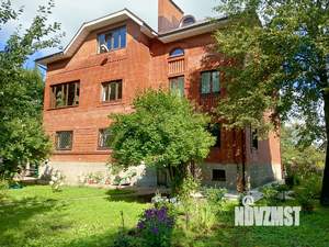 Дом 1000м², 3-этажный, посуточно,