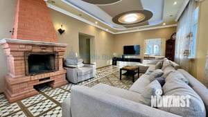 Дом 273м², 3-этажный, участок 12 сот.