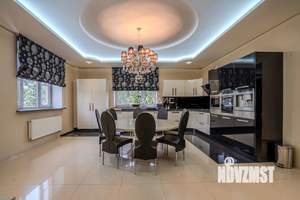 Дом 365м², 3-этажный, участок 24 сот.