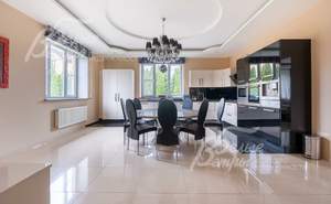 Дом 369м², 3-этажный, участок 24 сот.