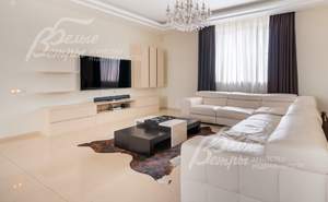 Дом 369м², 3-этажный, участок 24 сот.