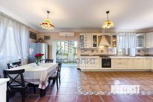 Дом 287м², 2-этажный, участок 18 сот.