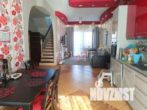Таунхаус 220м², 3-этажный, участок 2 сот.