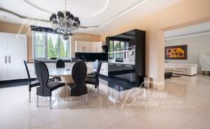 Дом 369м², 3-этажный, участок 24 сот.