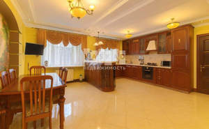 Дом 500м², 3-этажный, участок 10 сот.