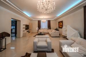 Дом 365м², 3-этажный, участок 24 сот.