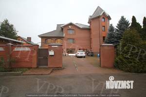 Коттедж 830м&sup2;, 3-этажный, на длительный срок, 