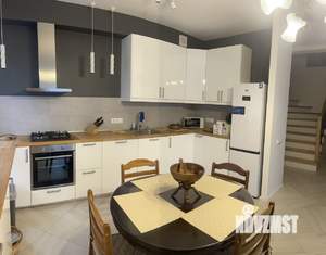 Таунхаус 150м&sup2;, 3-этажный, на длительный срок, 