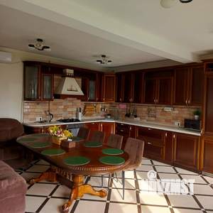 Дом 260м&sup2;, 3-этажный, посуточно, 