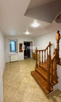 Дом 212м², 3-этажный, на длительный срок, 