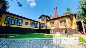 Дом 900м&sup2;, 3-этажный, посуточно, 