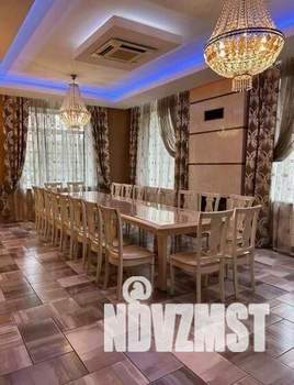 Дом 1000м&sup2;, 3-этажный, посуточно, 