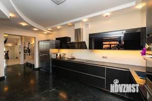 Дом 950м², 3-этажный, участок 15 сот.  