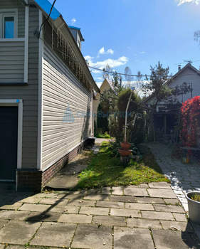 Дом 155м&sup2;, 3-этажный, участок 9 сот.  