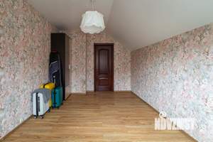 Дом 274м², 3-этажный, участок 6 сот.  