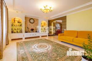 Коттедж 500м&sup2;, 3-этажный, участок 10 сот.  