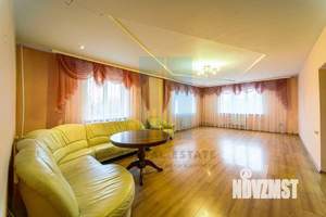 Дом 279м², 3-этажный, участок 10 сот.  