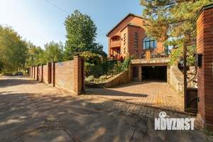 Дом 950м², 3-этажный, участок 15 сот.  