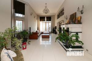 Дом 950м², 3-этажный, участок 15 сот.  