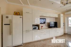 Дом 216м², 3-этажный, участок 5 сот.  