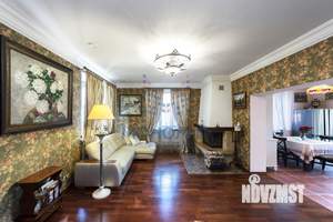 Дом 287м², 2-этажный, участок 18 сот.  