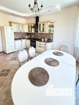 Дом 223м², 3-этажный, участок 6 сот.  