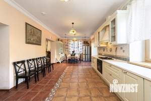 Дом 287м², 2-этажный, участок 18 сот.  