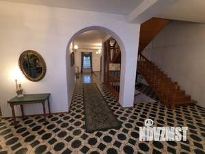 Дом 884м&sup2;, 2-этажный, участок 24 сот.  