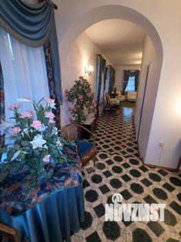 Дом 884м&sup2;, 2-этажный, участок 24 сот.  