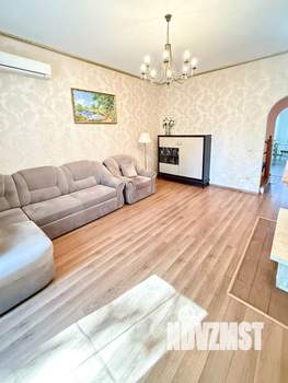 Дом 223м², 3-этажный, участок 6 сот.  