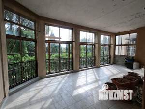 Дом 884м&sup2;, 2-этажный, участок 24 сот.  