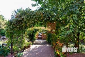 Дом 950м², 5-этажный, участок 15 сот.  