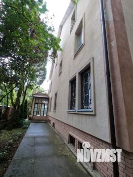 Дом 884м&sup2;, 2-этажный, участок 24 сот.  