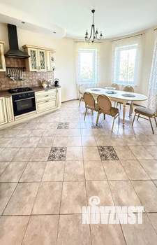 Дом 223м², 3-этажный, участок 6 сот.  