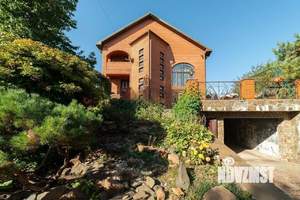 Дом 950м², 3-этажный, участок 15 сот.  