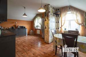 Дом 274м², 3-этажный, участок 6 сот.  
