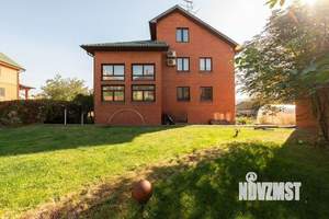 Дом 950м², 3-этажный, участок 15 сот.  