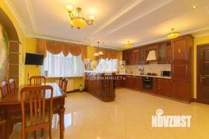 Коттедж 500м&sup2;, 3-этажный, участок 10 сот.  