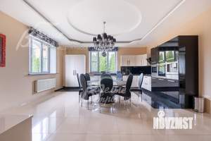 Дом 369м², 3-этажный, участок 24 сот.  