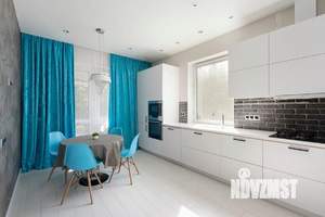 Коттедж 220м&sup2;, 3-этажный, участок 3 сот.  