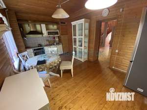 Дом 246м², 3-этажный, участок 10 сот.  