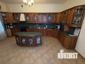 Дом 884м², 2-этажный, участок 24 сот.  