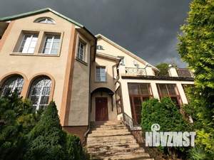 Дом 884м&sup2;, 2-этажный, участок 24 сот.  