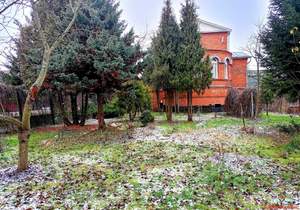 Дом 275м&sup2;, 3-этажный, участок 6 сот.  