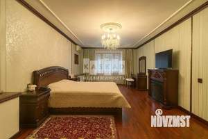 Коттедж 500м&sup2;, 3-этажный, участок 10 сот.  