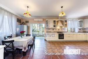 Дом 287м², 2-этажный, участок 18 сот.  