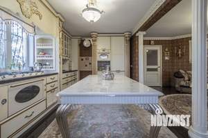 Дом 220м², 2-этажный, участок 6 сот.  