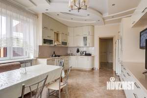 Дом 216м², 3-этажный, участок 5 сот.  