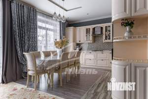 Дом 333м&sup2;, 4-этажный, участок 12 сот.  