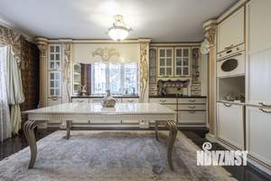 Дом 220м², 2-этажный, участок 6 сот.  